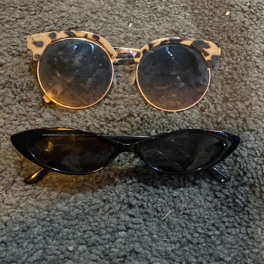 Two pack of sunglasses